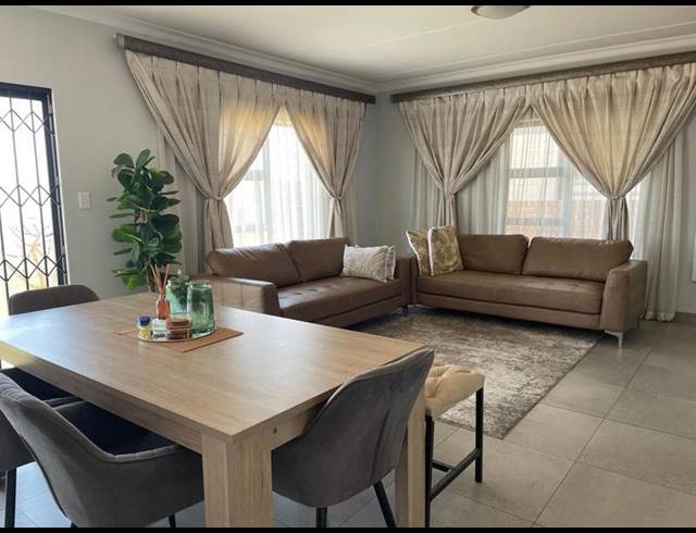 3 BEDROOM HOUSE FOR SALE IN THATCHFIELD